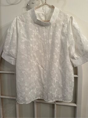 White Floral Embroidered Short Sleeve Top balloon sleeves size XL